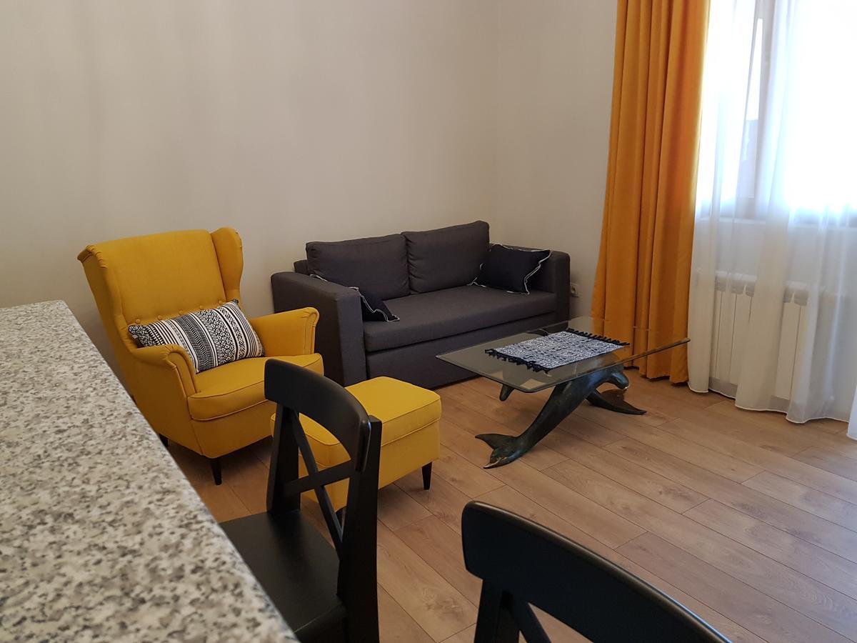 The Starry Night Apartment Batumi Bagian luar foto
