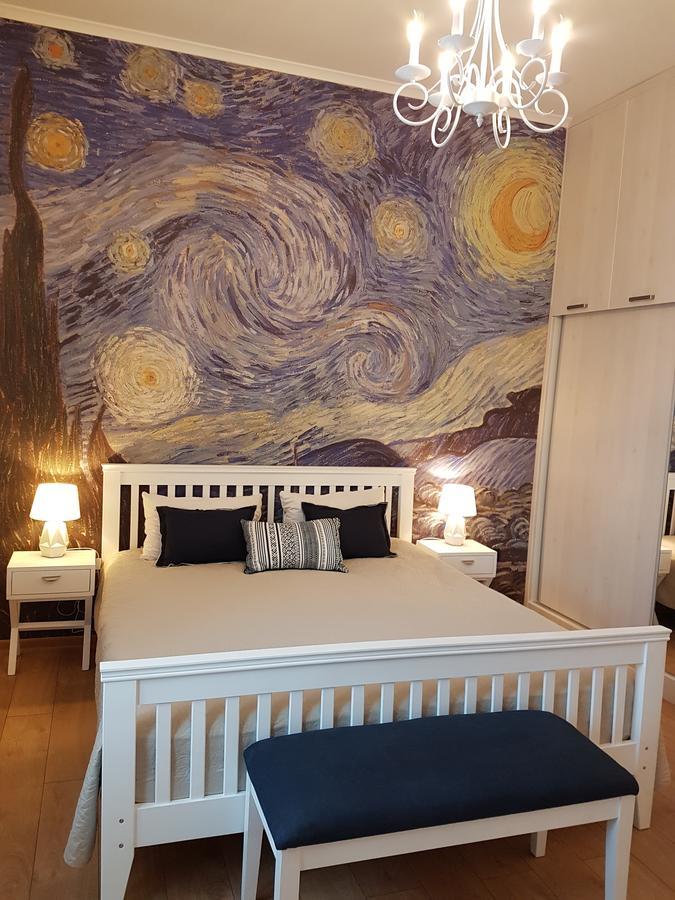 The Starry Night Apartment Batumi Bagian luar foto